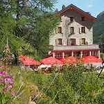 Aiguille De La Tza Hotel 2*