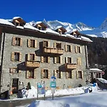 Aiguille De La Tza Hotel 2*