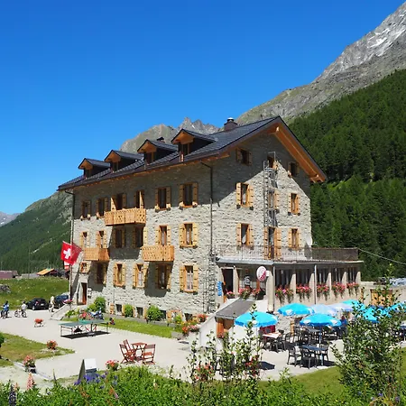 Aiguille De La Tza 2*