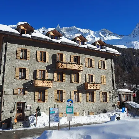 Aiguille De La Tza Hotel 2*