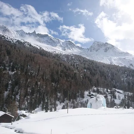 Aiguille De La Tza Hotel 2*
