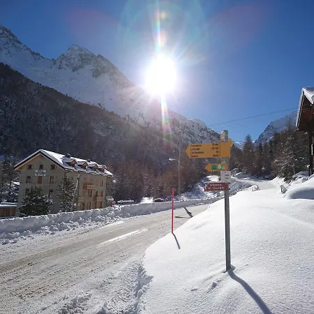 Aiguille De La Tza 2*