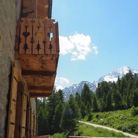 Отель Aiguille De La Tza 2*