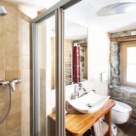 Отель Aiguille De La Tza 2*